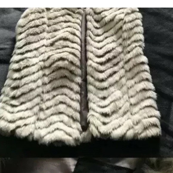 Sold!! Me Jane, Faux- Fur Vest XL - Picture 3 of 5